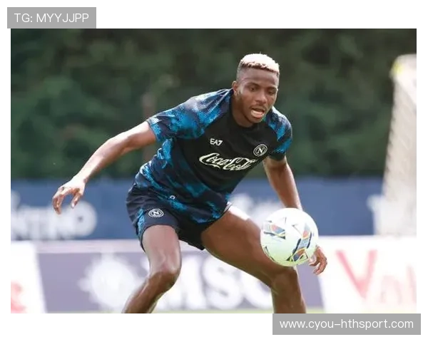 奥斯梅恩禁区内抢先触球